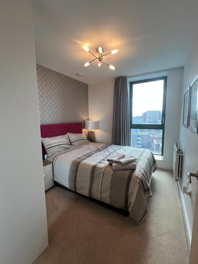 شقة Cityscape Serenity: 10Th Floor Oasis Near City Airport, Excel & 02 لندن المظهر الخارجي الصورة