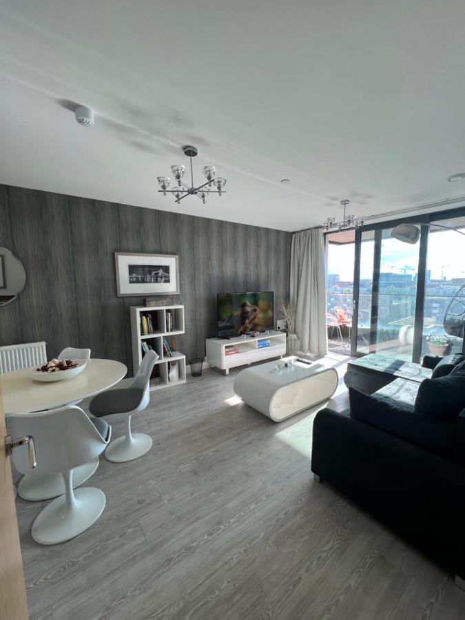 شقة Cityscape Serenity: 10Th Floor Oasis Near City Airport, Excel & 02 لندن المظهر الخارجي الصورة